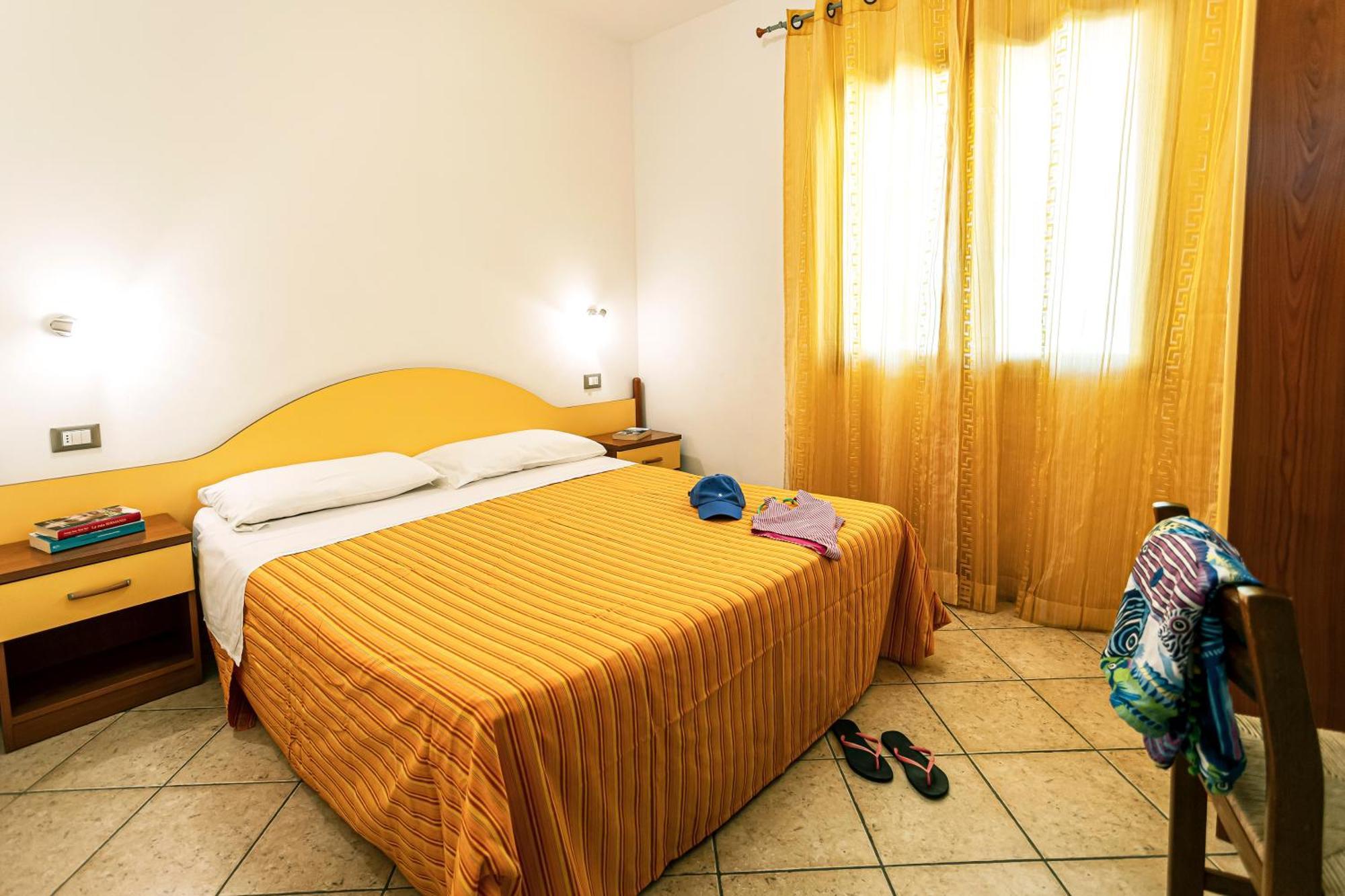 Residenza Marinella Aparthotel แซมโบรเน ภายนอก รูปภาพ